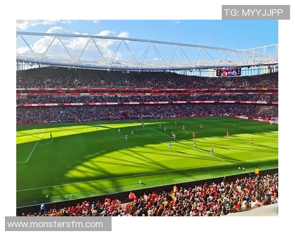 足球巨星重返赛场再度点燃球迷激情掀起新一轮绿茵热潮