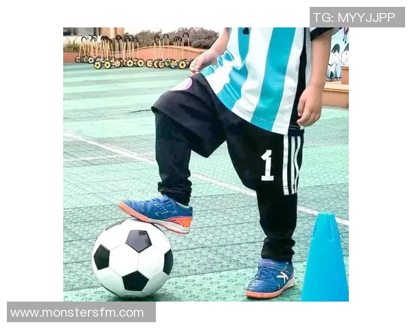 通过观察球场表现猜测足球明星身份的趣味挑战